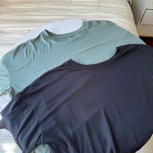 Set of Two T-Shirts in Black and Green